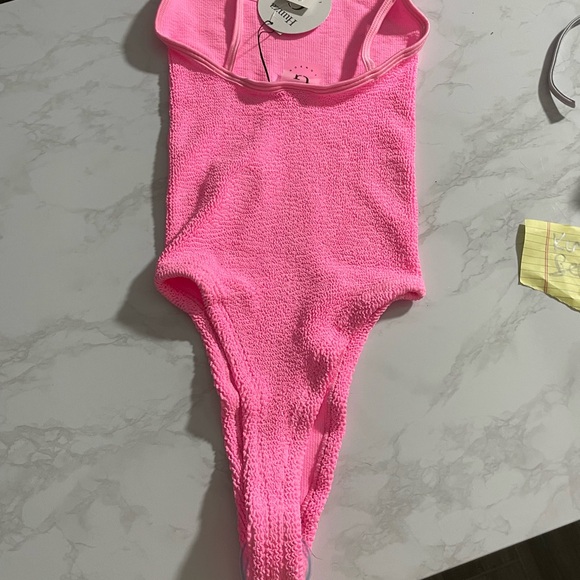 NWT HUNZA G Petra - Picture 4 of 5